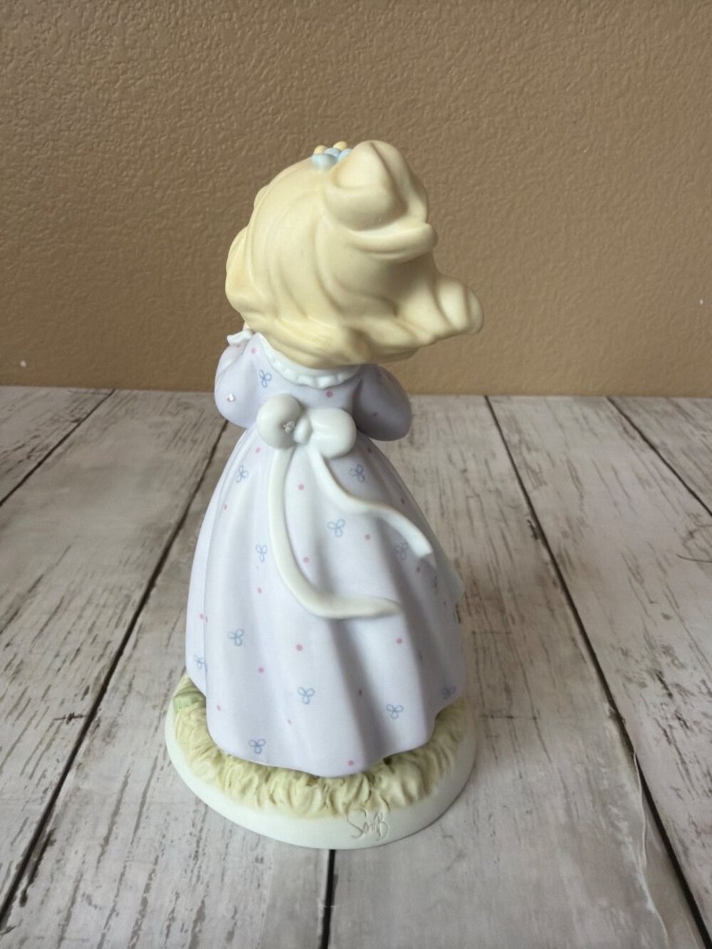 Precious Moments 2001 Nearer to the Heart of God Figurine #890731 - No Box/COA - Picture 4 of 14